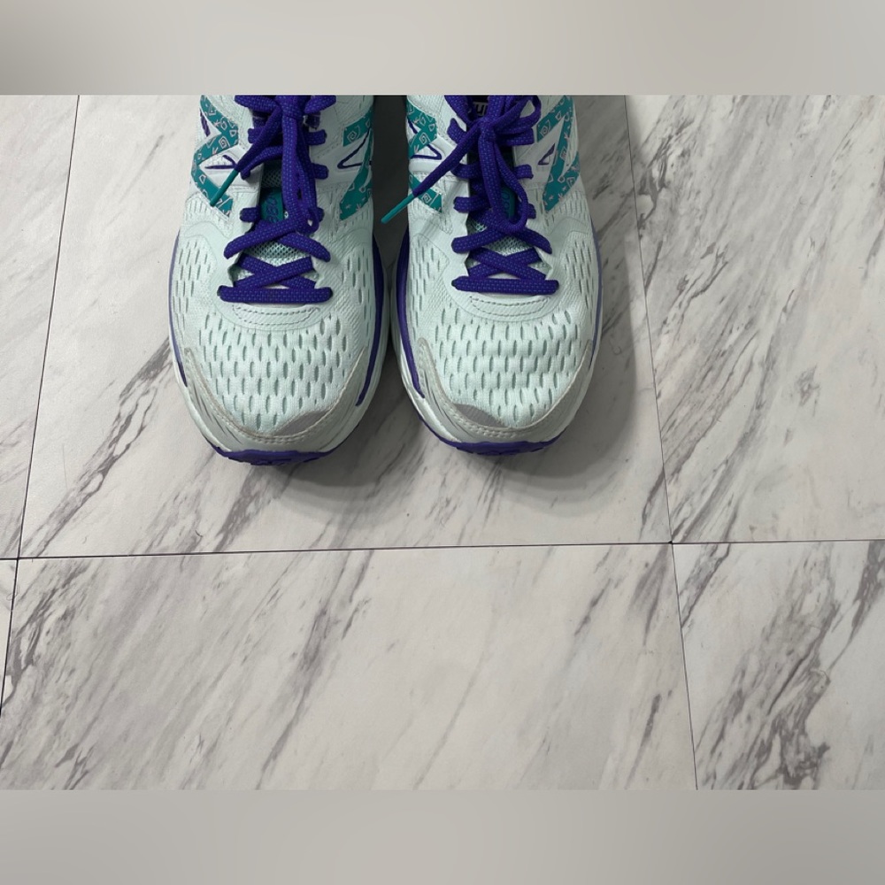 New Balance - Picture 2 of 4